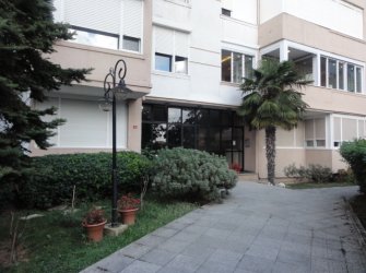 Akmerkez Karşısı Bakımlı Ferah Daire..